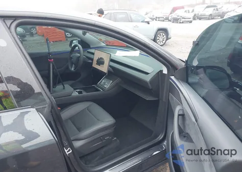 2026 Tesla Model Y Long Range Launch Series/Premium All-Wheel Drive z USA, uszkodzony, nr VIN 7SAYGDEE1TA587485